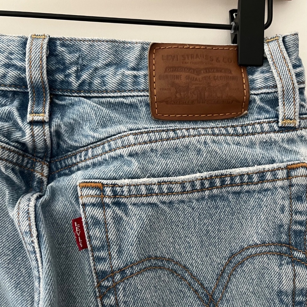 Levi's Premium Wedgie Straight Jean size 24 - Picture 3 of 5